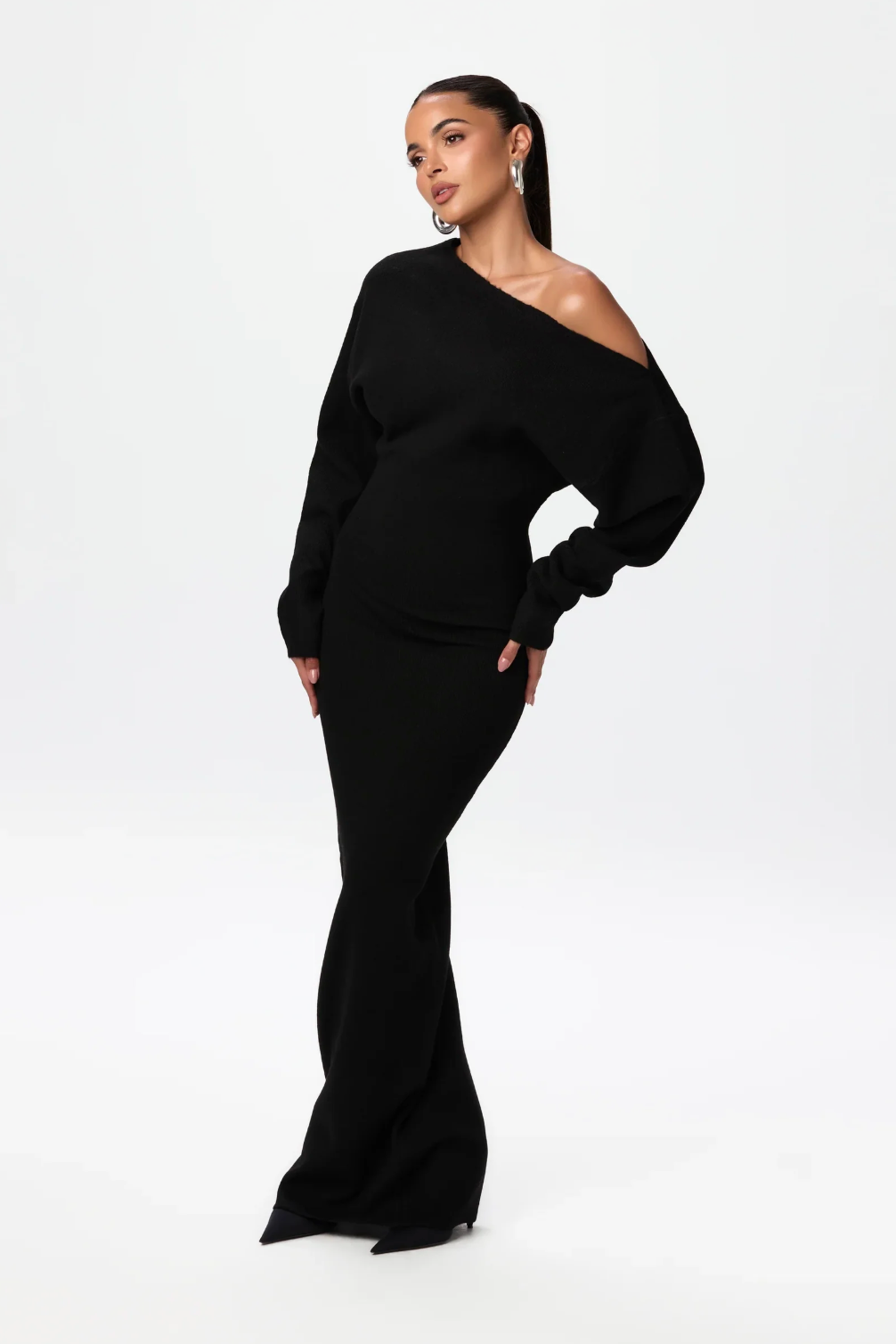 Maxi Dress : Robe longue maille femme - Asymétrique, manches longues dans Noir de Marche Lino