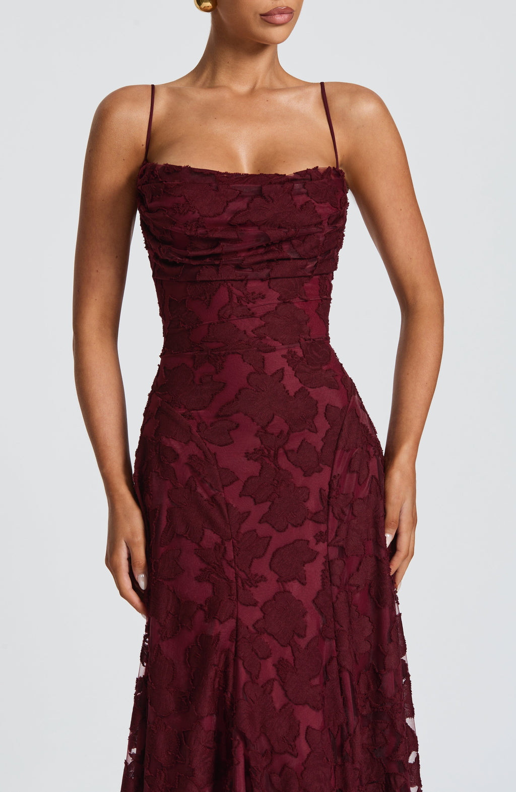 Maxi Dress : Robe longue femme avec décolleté cascade, bretelles spaghetti, motif floral et laçage au dos dans de Marche Lino