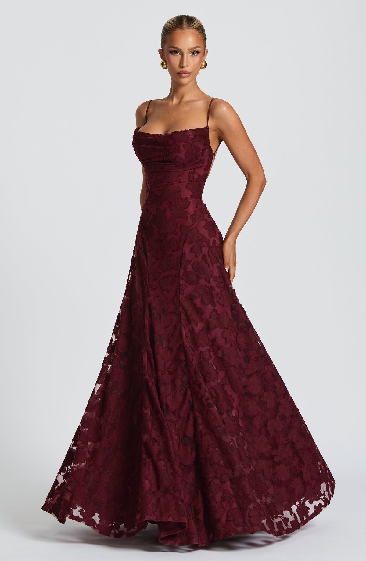 Maxi Dress : Robe longue fleurie - Bretelles fines, dos lacé femme dans Bordeaux de Marche Lino