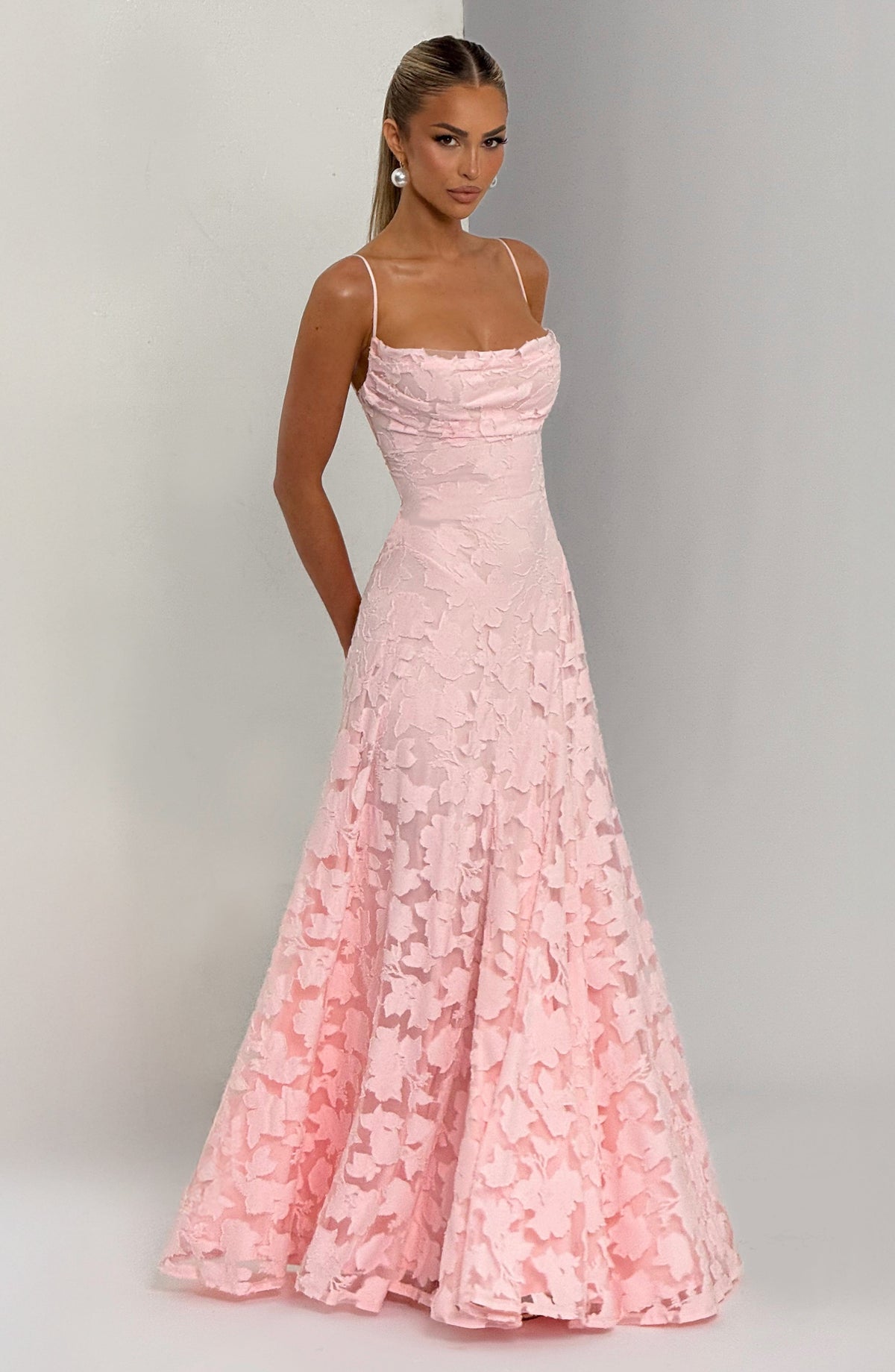 Maxi Dress : Robe longue fleurie - Bretelles fines, dos lacé femme dans Rose de Marche Lino