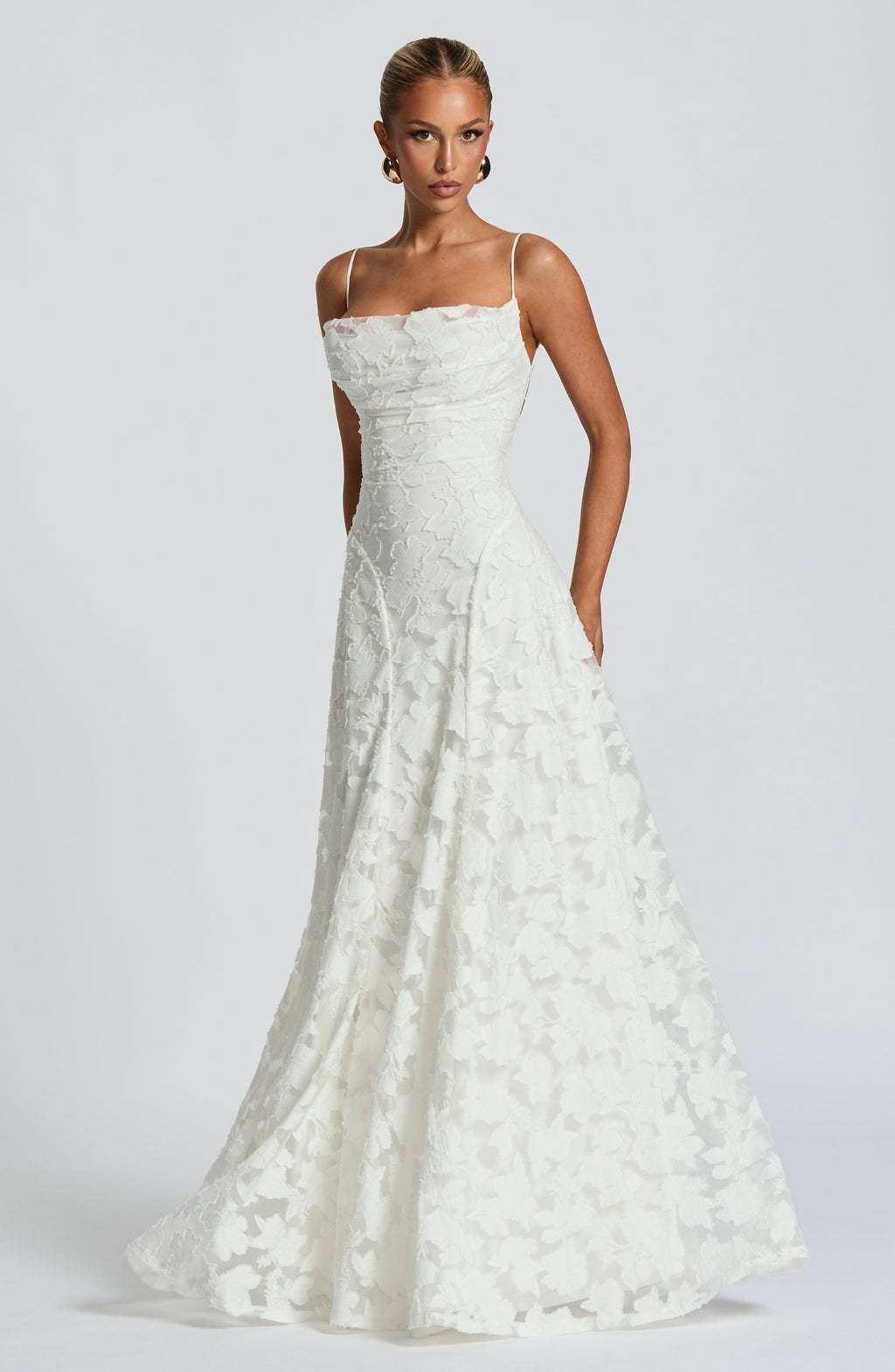 Maxi Dress : Robe longue fleurie - Bretelles fines, dos lacé femme dans Blanc de Marche Lino