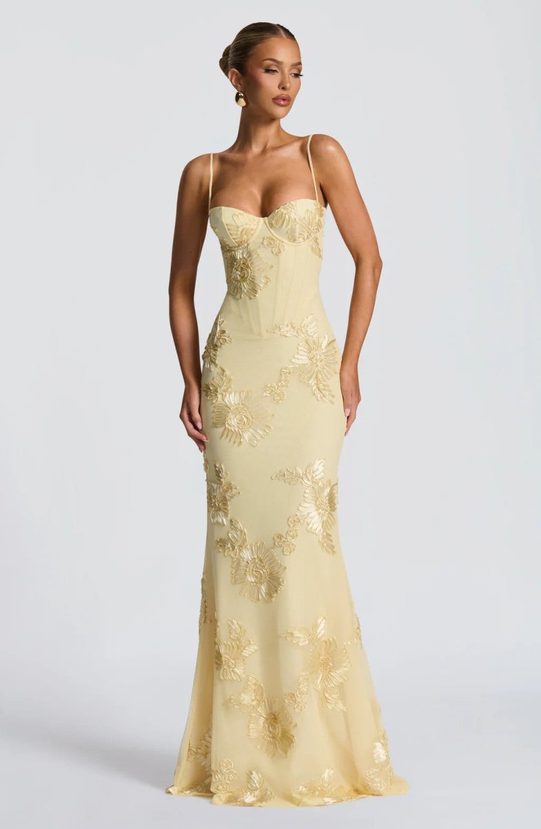 Maxi Dress : Robe longue femme florale - Dos nu lacé, bretelles fines, décolleté cœur dans Jaune de Marche Lino