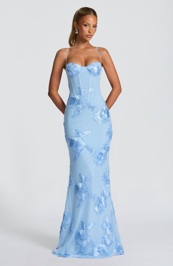 Maxi Dress : Robe longue femme florale - Dos nu lacé, bretelles fines, décolleté cœur dans Bleu clair de Marche Lino