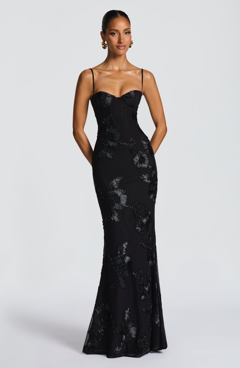 Maxi Dress : Robe longue femme florale - Dos nu lacé, bretelles fines, décolleté cœur dans Noir de Marche Lino