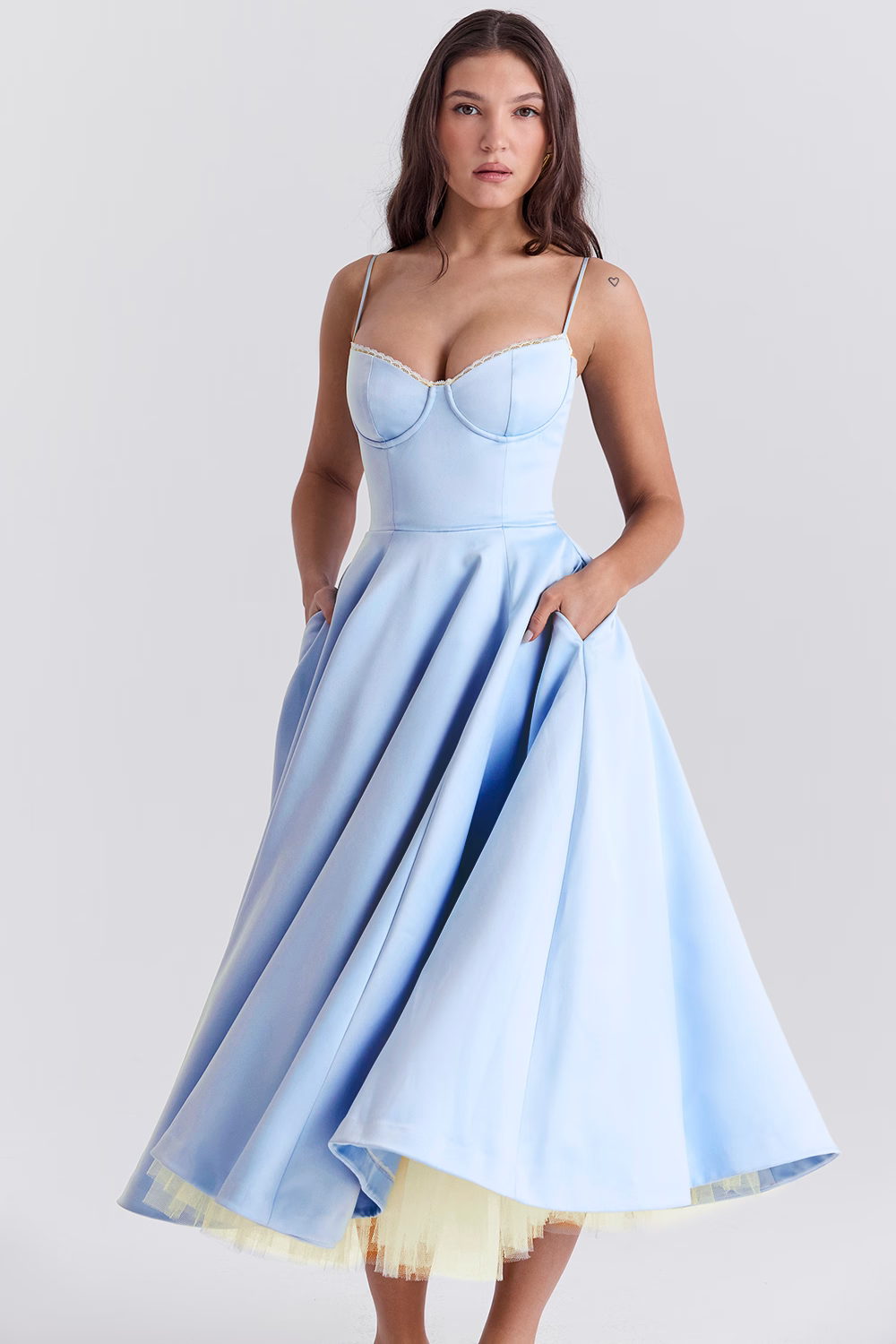 Midi Dress : Robe Midi Bustier Femme - Dentelle Délicate, Jupe Évasée Fluide dans Bleu de Marche Lino