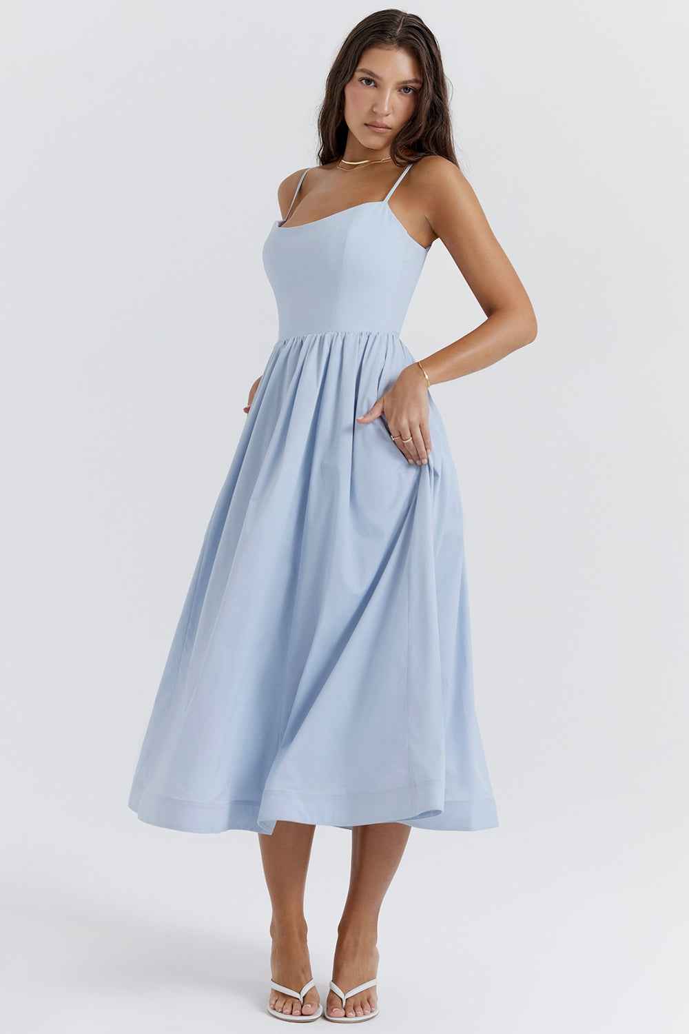 Midi Dress : Robe Midi Femme Élégante - Encolure Droite, Bretelles Spaghetti Fines dans Bleu de Marche Lino