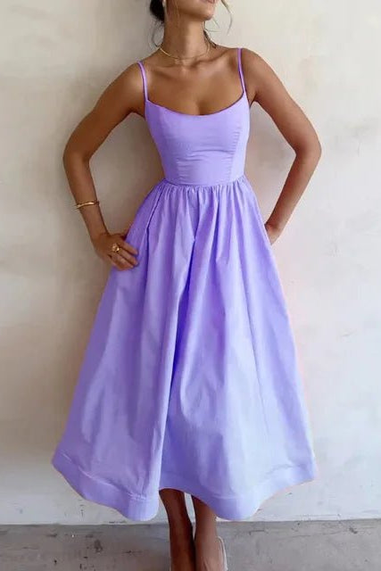 Midi Dress : Robe Midi Femme Élégante - Encolure Droite, Bretelles Spaghetti Fines dans Violet de Marche Lino