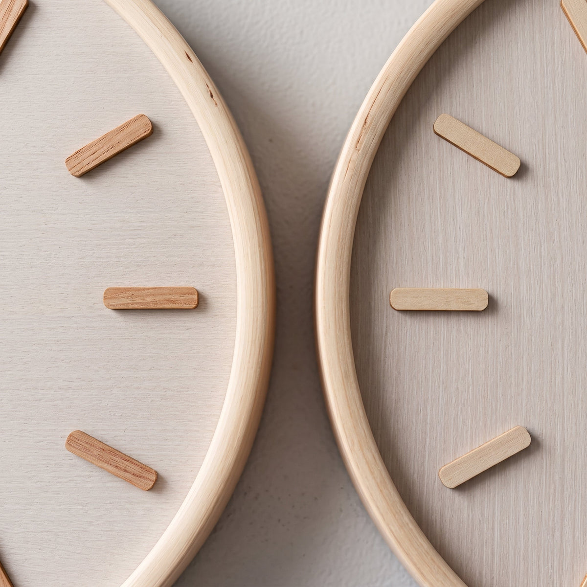 Wall Clocks : DashClock Horloge Murale en Bois Silencieuse dans de Roselva