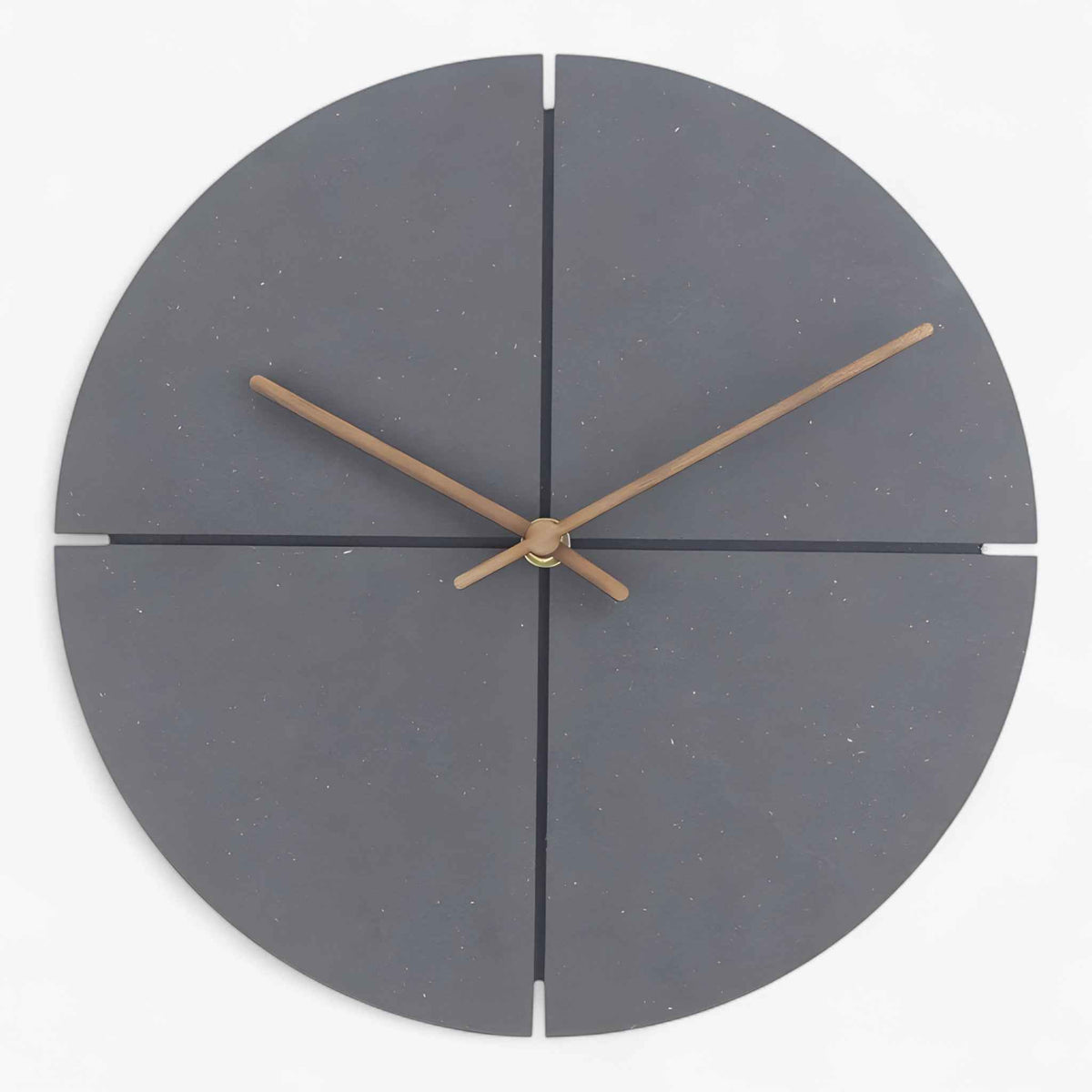 Wall Clocks : Horloge Murale en Bois dans Grigio de Marche Lino