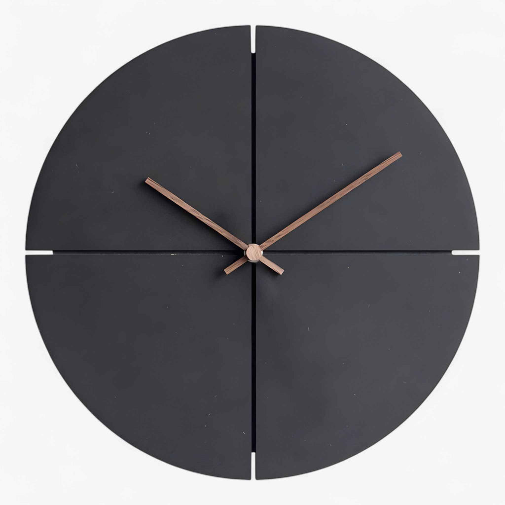 Horloge murale en bois femme
