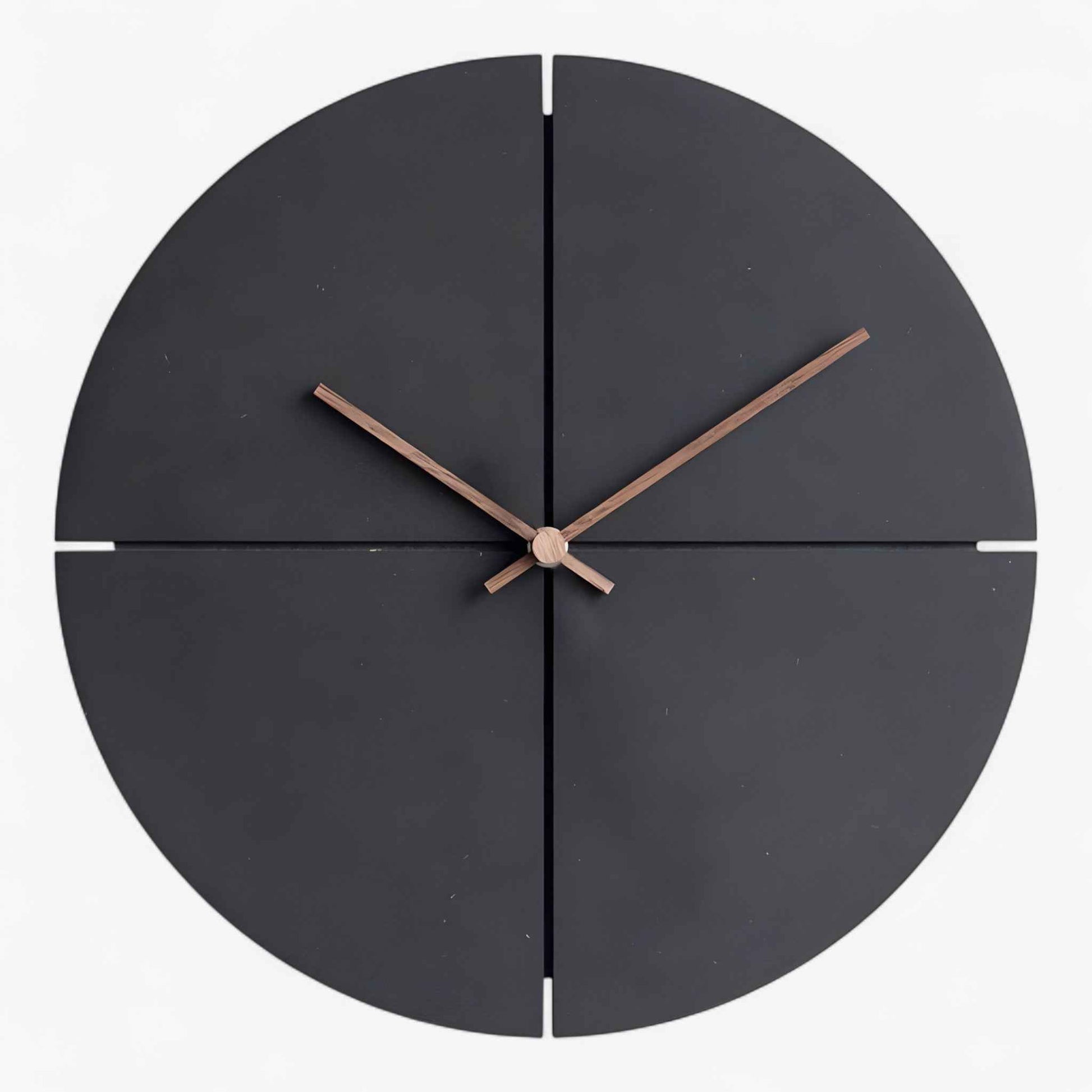 Horloge murale en bois femme