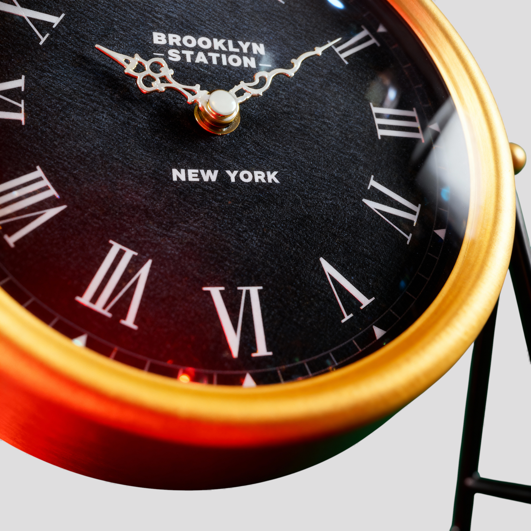 Horloges de bureau : Horloge de Bureau Vintage Dorée en Verre et Métal - Style Rétro Élégant dans de Marche Lino