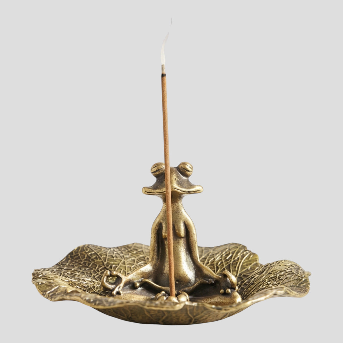 Porte-encens : Brûleur D'encens en Laiton en Forme de Grenouille en Dentelle dans Grenouille Zen & Nénuphar de Marche Lino