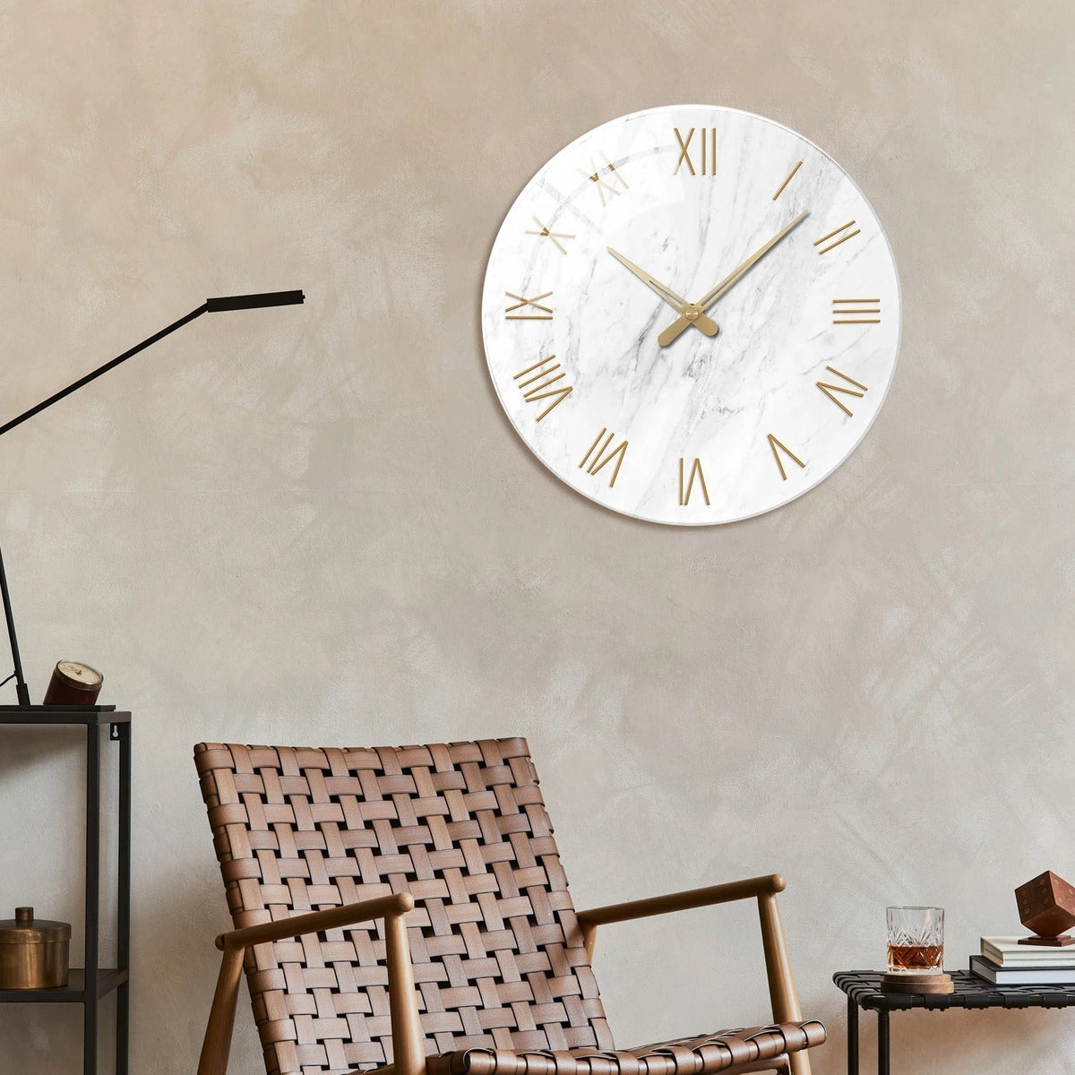 Wall Clocks : Horloge Murale Effet Marbre – Chiffres Romains Dorés et Élégance Classique dans 30cm de Marche Lino
