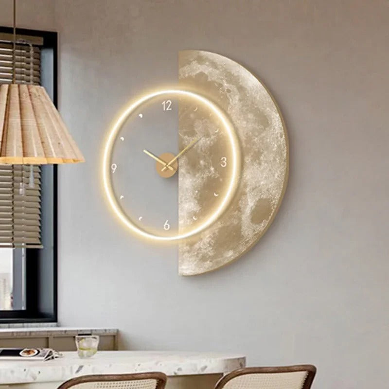 Wall Clocks : Horloge Murale Lune Lumineuse – Éclairage LED Doux et Design Céleste dans Style 4 de Marche Lino