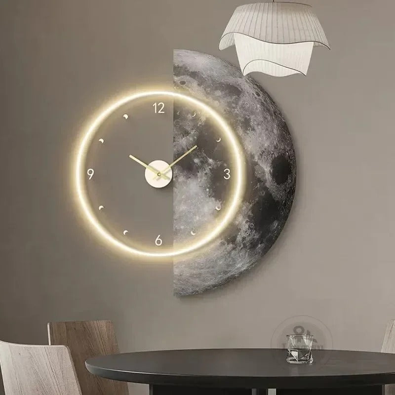 Wall Clocks : Horloge Murale Lune Lumineuse – Éclairage LED Doux et Design Céleste dans de Marche Lino