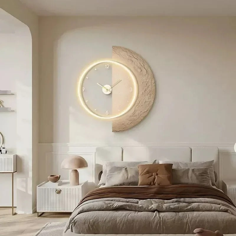 Wall Clocks : Horloge Murale Lune Lumineuse – Éclairage LED Doux et Design Céleste dans Style 1 de Marche Lino