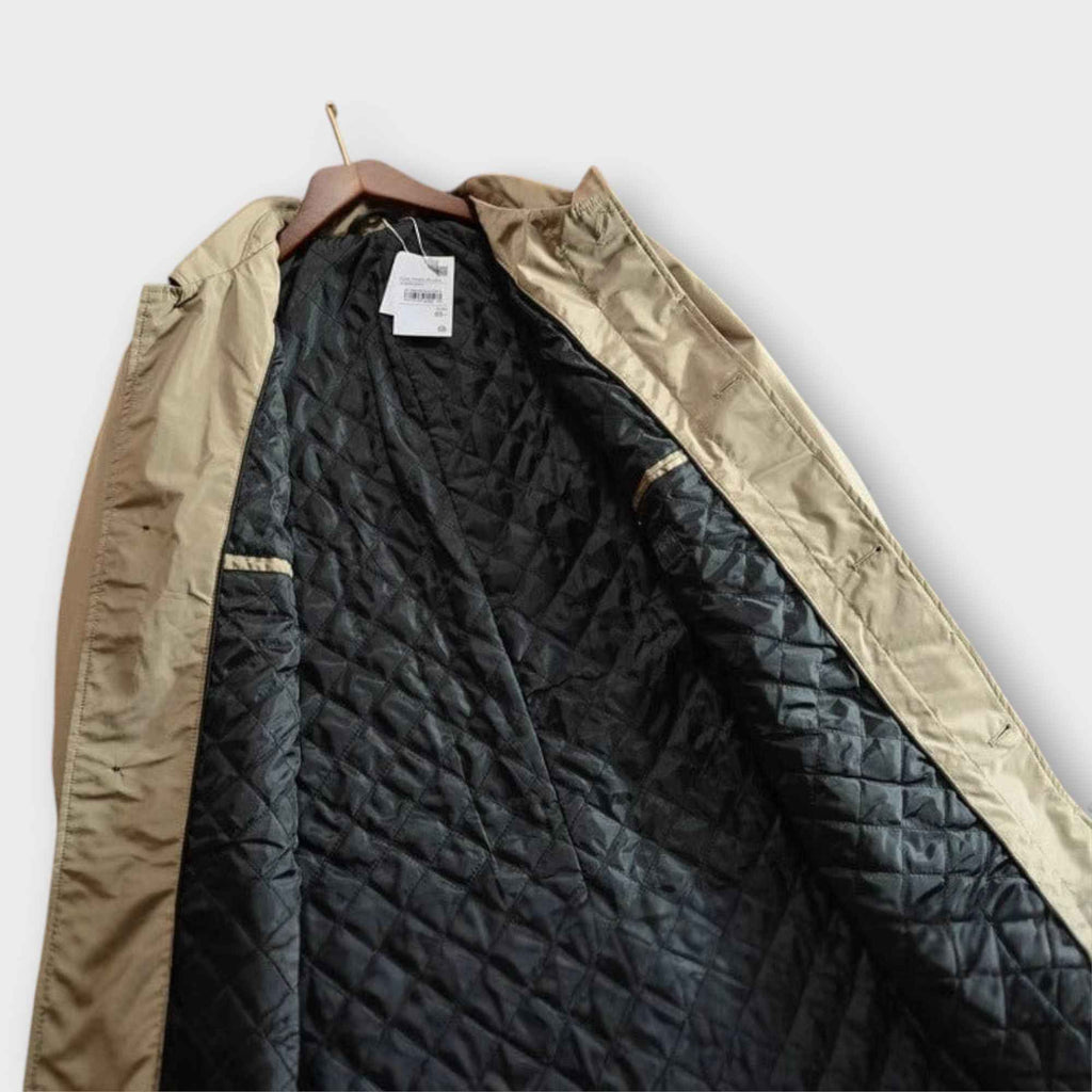 Manteau Urbain Sophistiqué pour un Style Moderne