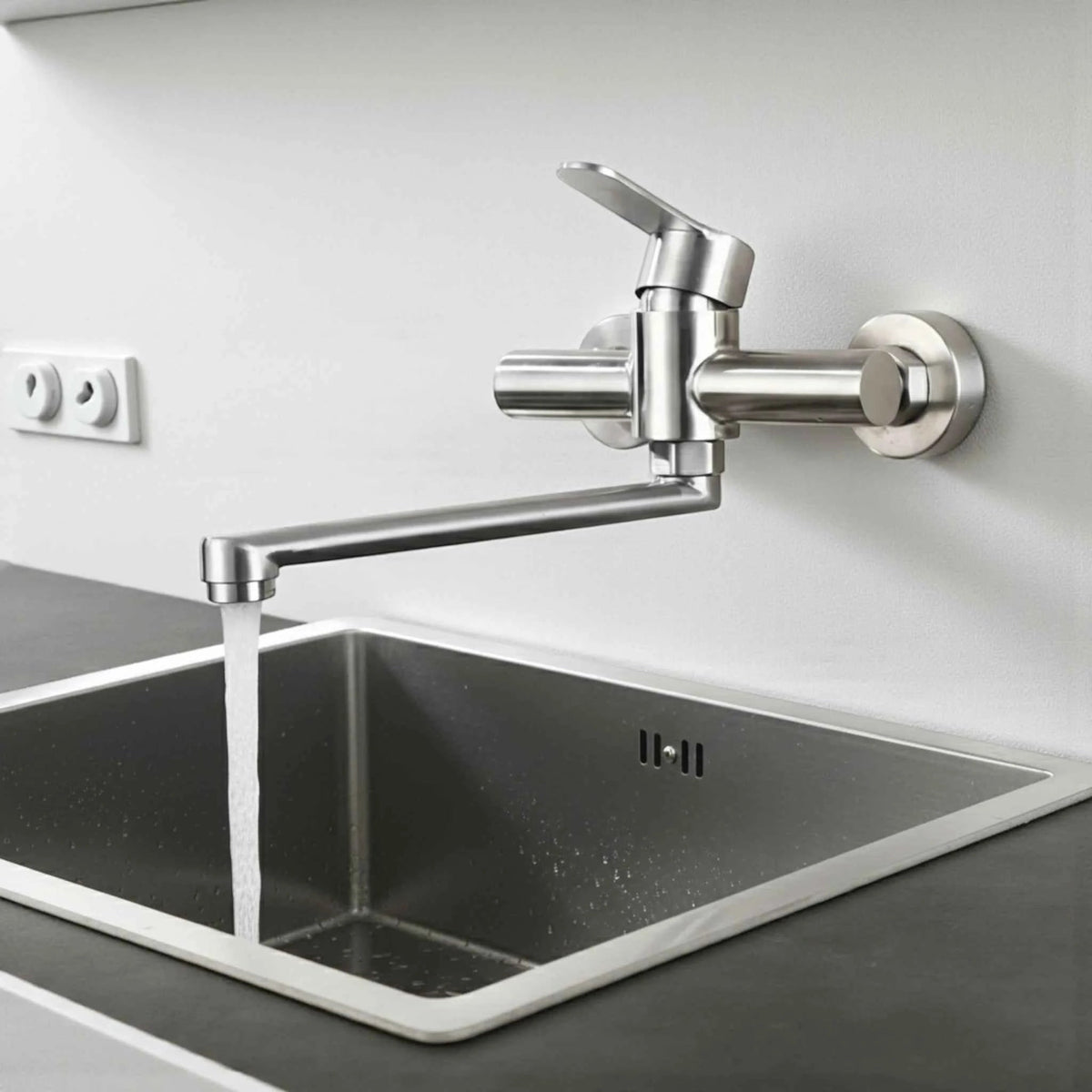 Robinet de cuisine : Mitigeur Homme de Cuisine Mural en Acier Inoxydable - Finition Argentée dans de Marche Lino