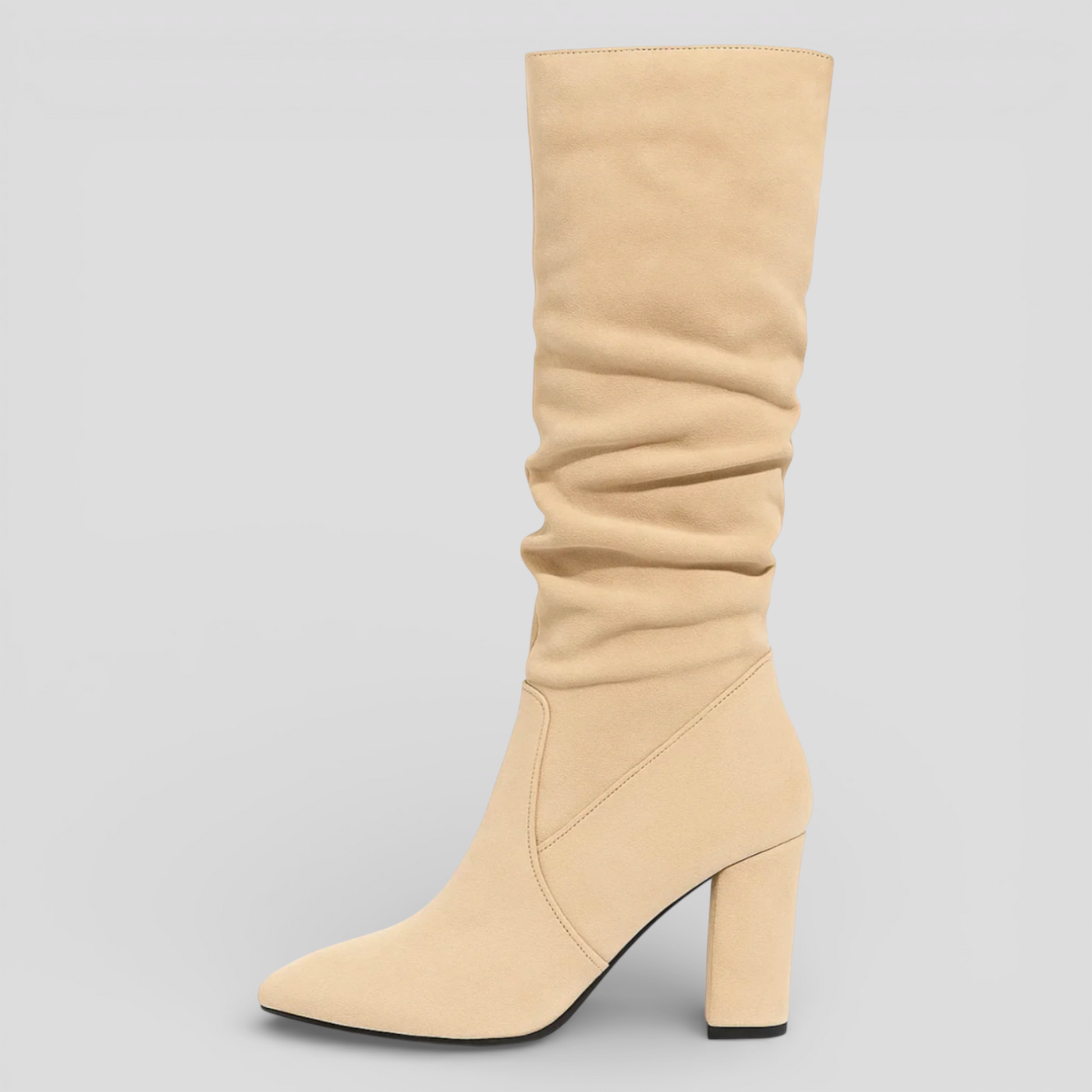 bottes-noires-elegantes-en-daim-pour-femmes