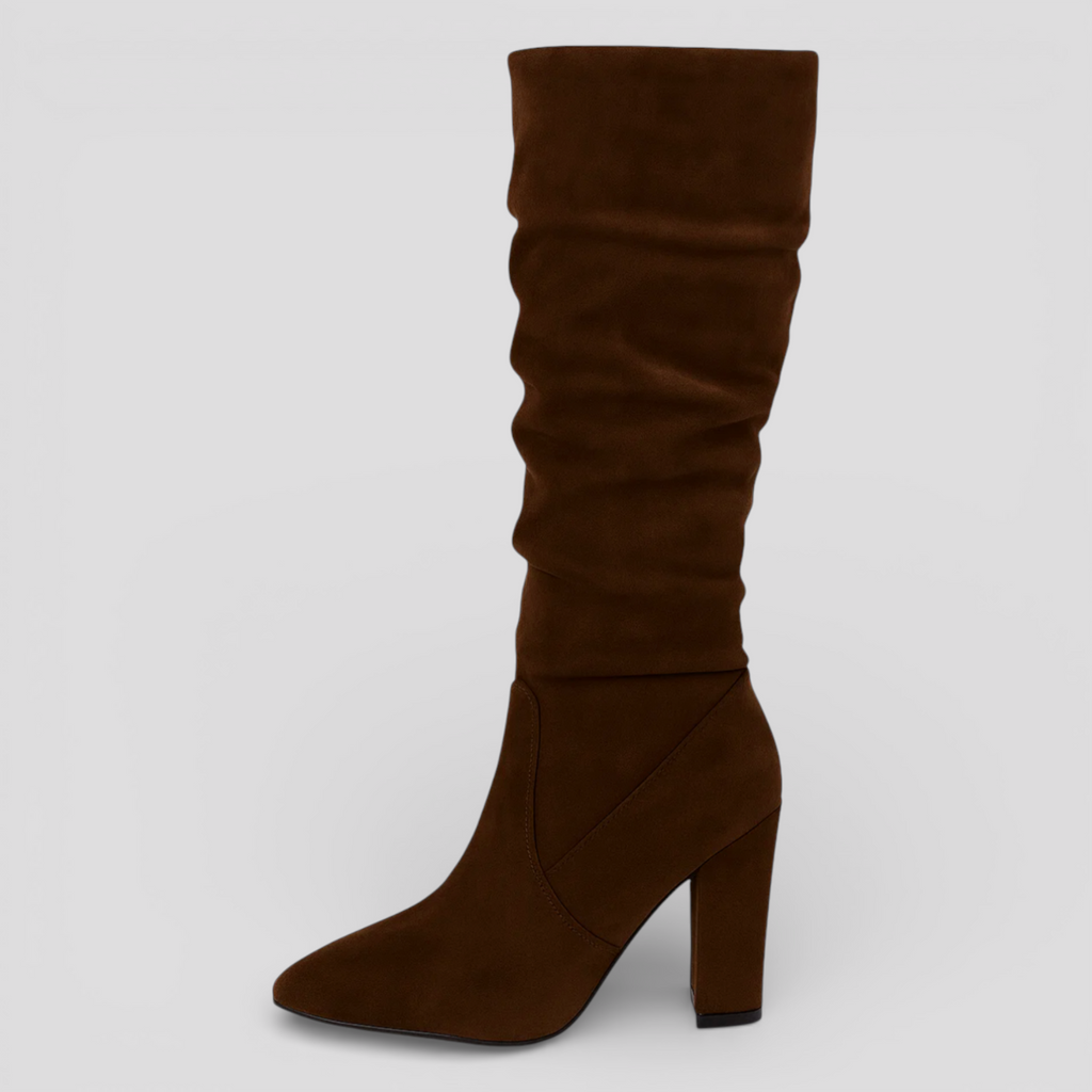 bottes-noires-elegantes-en-daim-pour-femmes