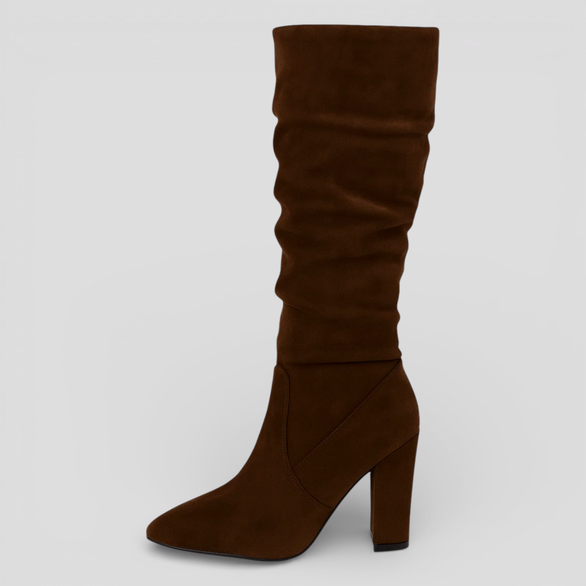 bottes-noires-elegantes-en-daim-pour-femmes