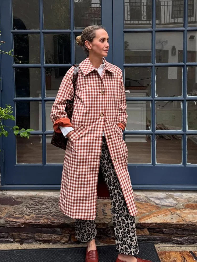 trench-long-femme-elegant-a-carreaux
