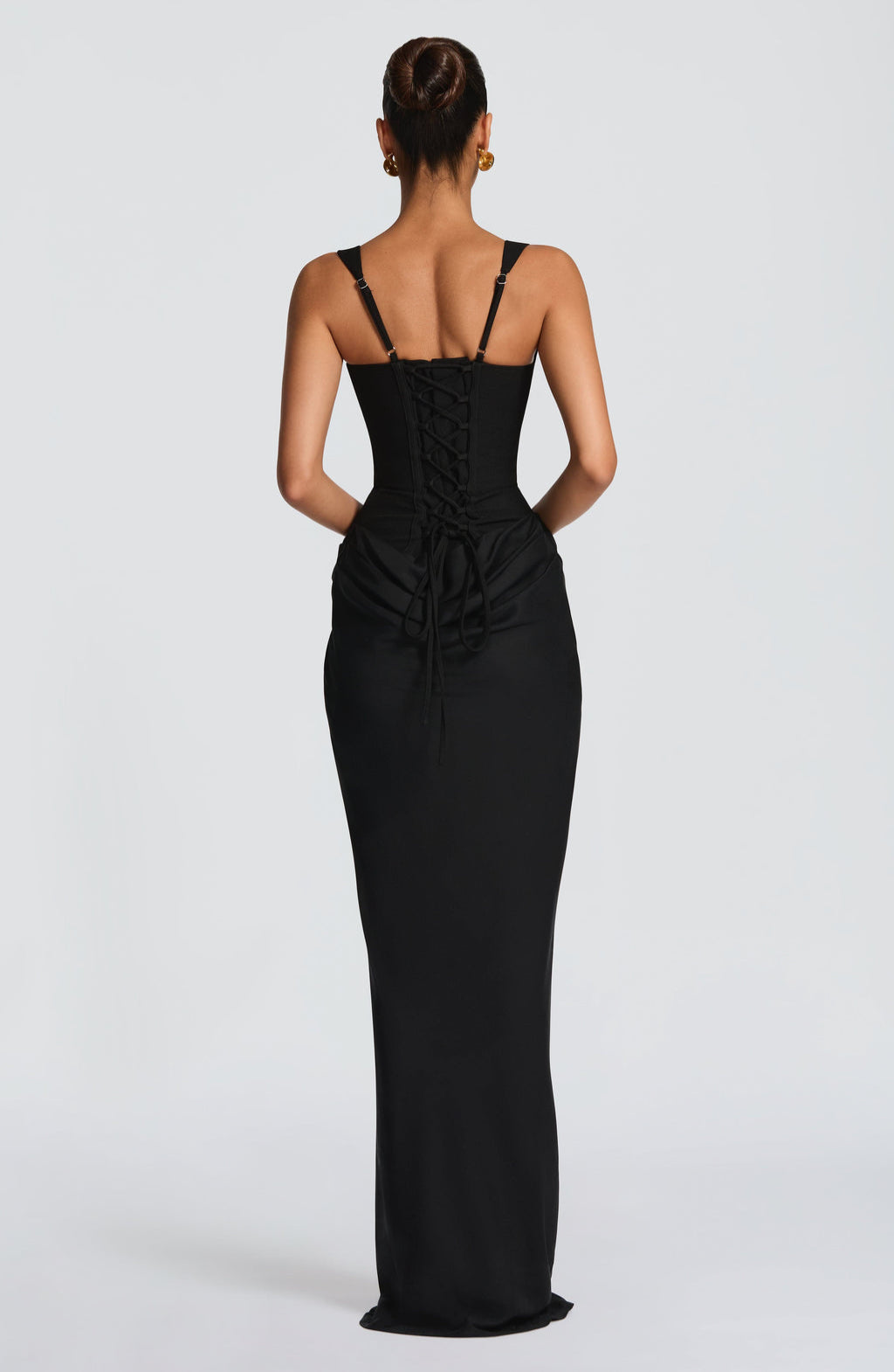 hourglass-maxi-dress-sculpted-silhouette-effortless-style