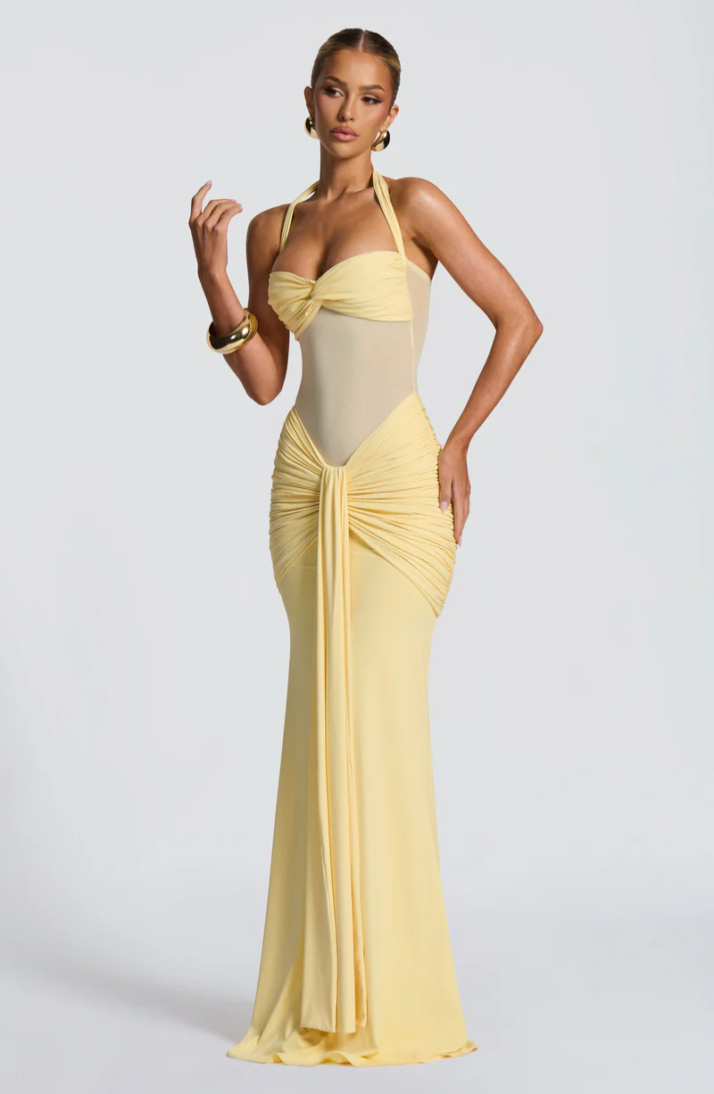 siren-hourglass-gown-alluring-silhouette-timeless-glamour