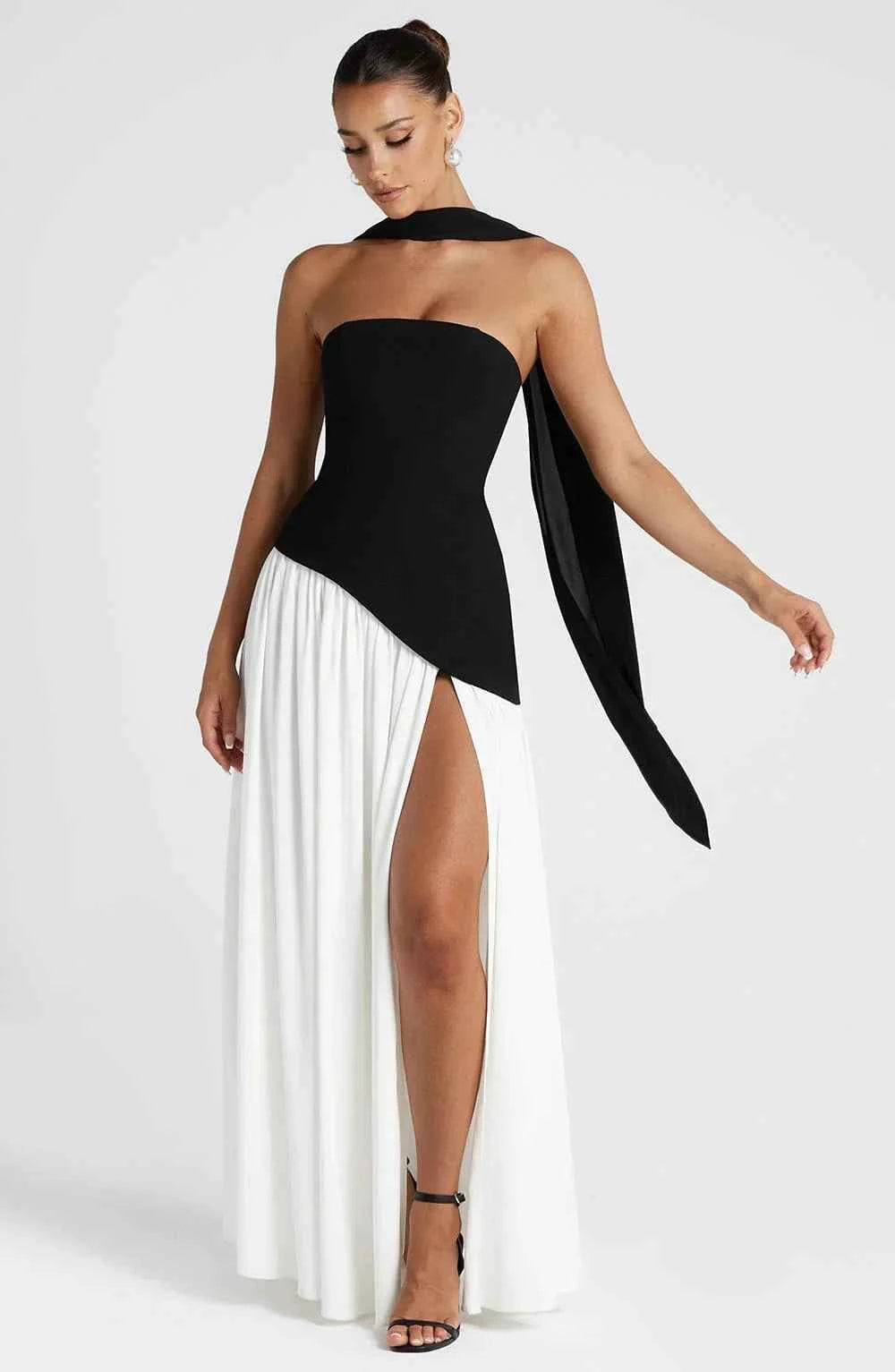 robe-longue-bustier-corset-avec-detail-foulard-et-fente-haute