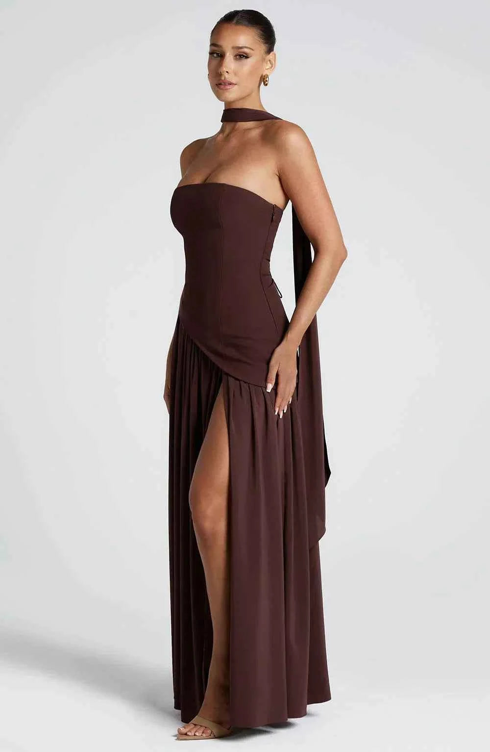 robe-longue-bustier-corset-avec-detail-foulard-et-fente-haute