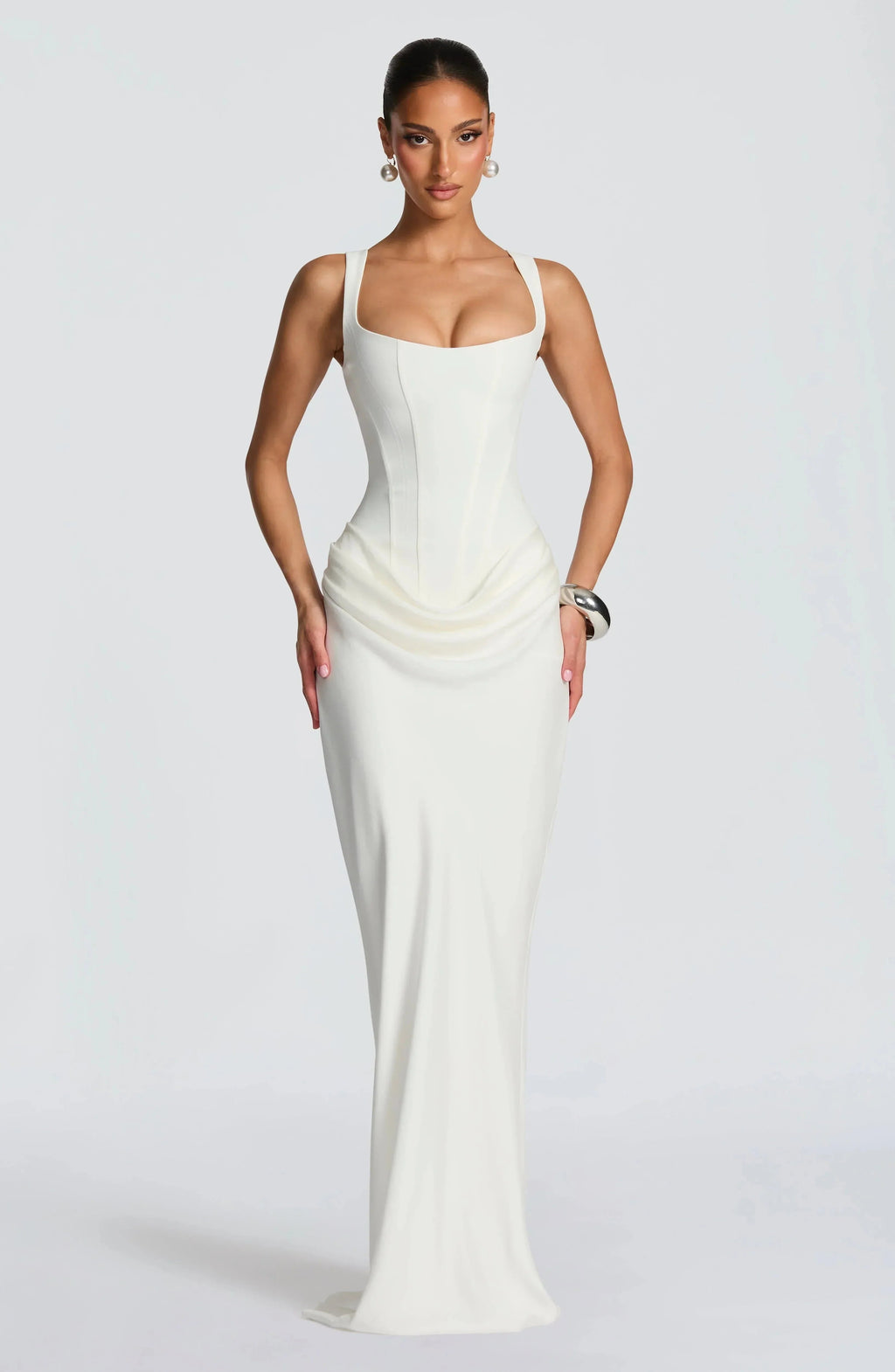 robe-longue-moulante-femme-dos-nu