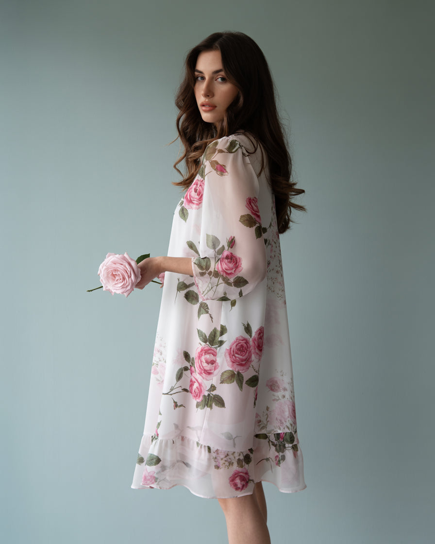 robe-femme-elegante-en-chiffon-rouge-avec-details-petale-ideale-pour-les-ceremonies