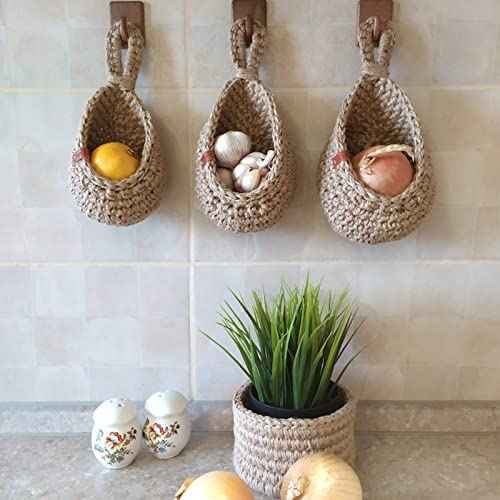 paniers-muraux-suspendus-pour-legumes-et-fruits-gain-de-place-et-design-elegant