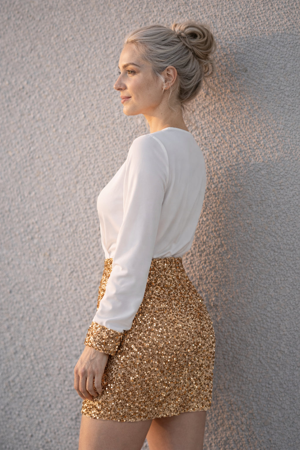 ensemble-hollis-blouse-portefeuille-et-minijupe-a-paillettes-tenue-elegante-et-scintillante-pour-des-occasions-speciales