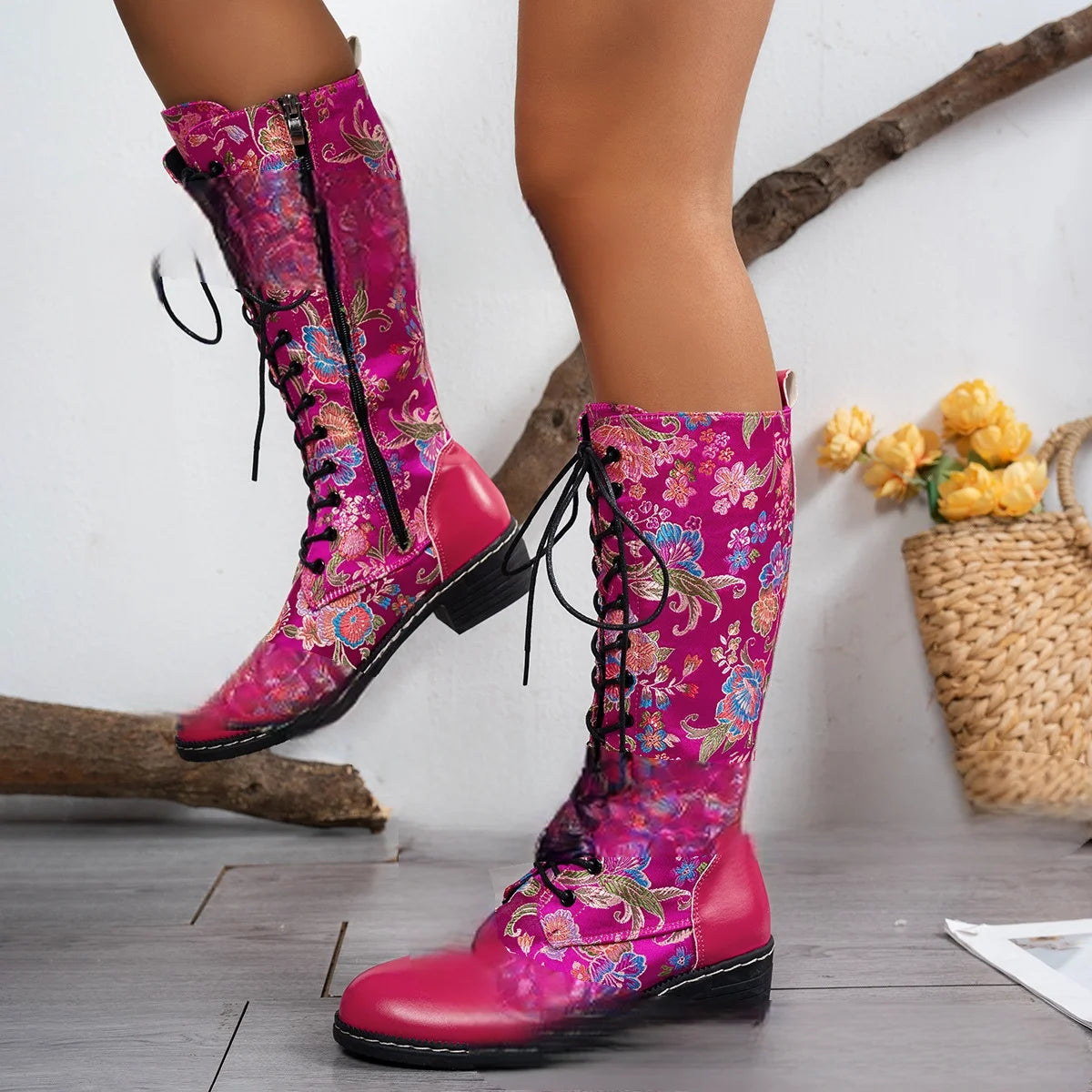 bottes-hiver-femme-retro-noires-brodees