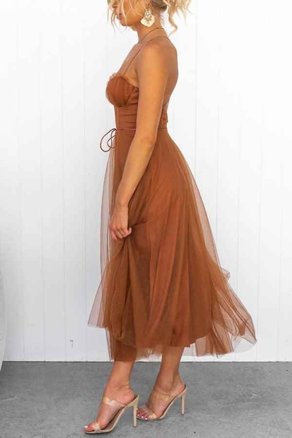 elegant-maxi-dress-with-straps-in-chiffon-for-a-modern-princess-party