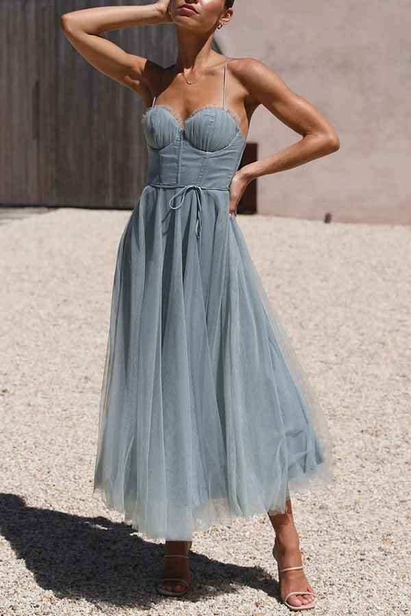 elegant-maxi-dress-with-straps-in-chiffon-for-a-modern-princess-party