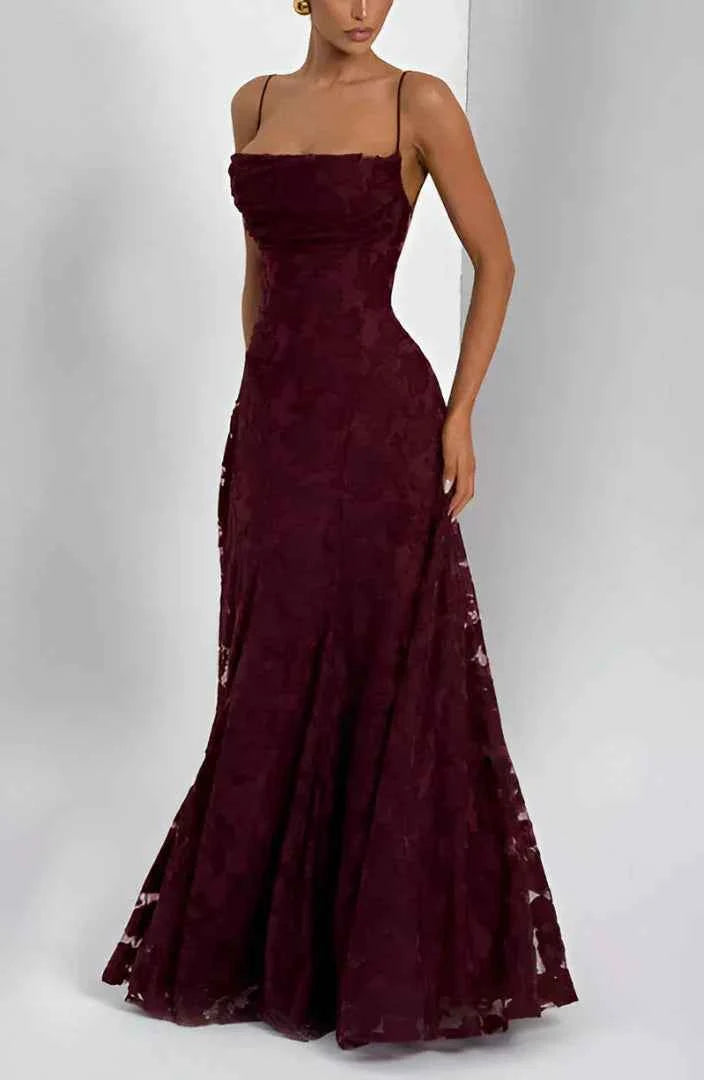 robe-longue-femme-avec-bretelles-fines-et-motifs-floraux