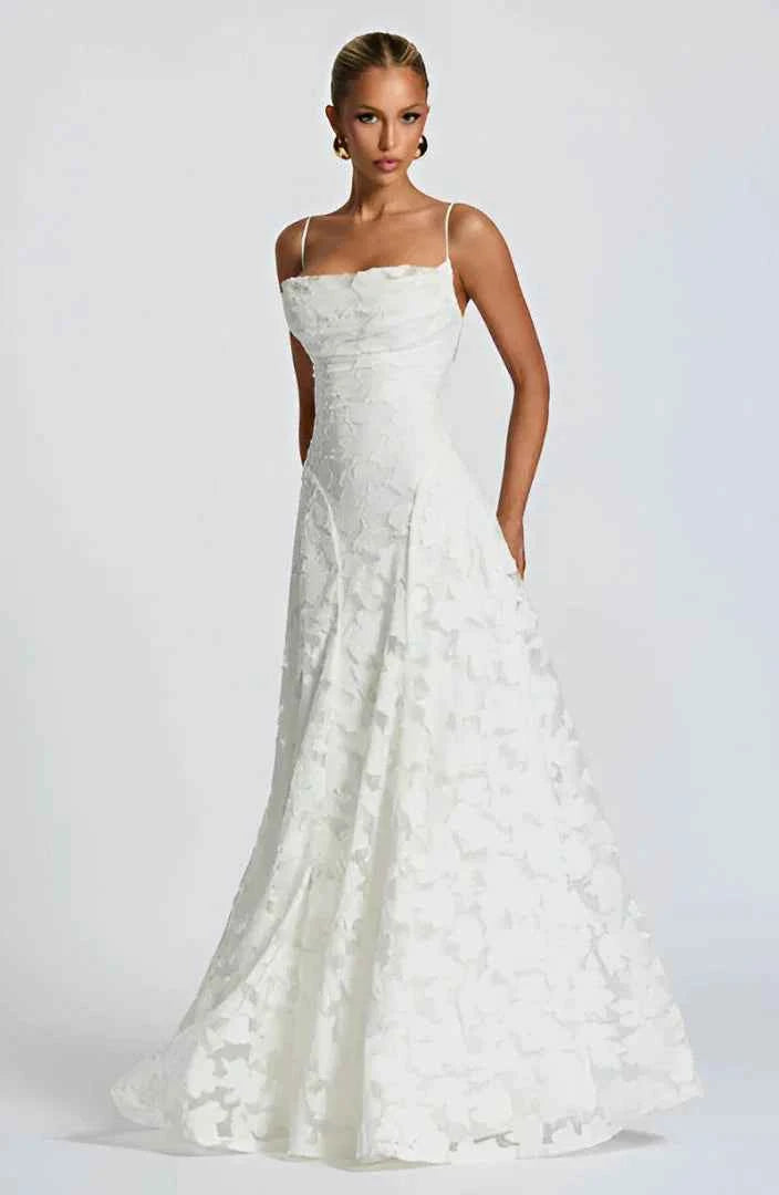 robe-longue-femme-avec-bretelles-fines-et-motifs-floraux