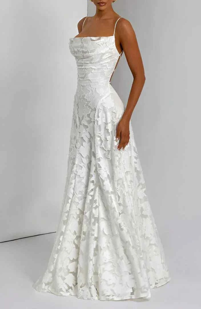 robe-longue-femme-avec-bretelles-fines-et-motifs-floraux