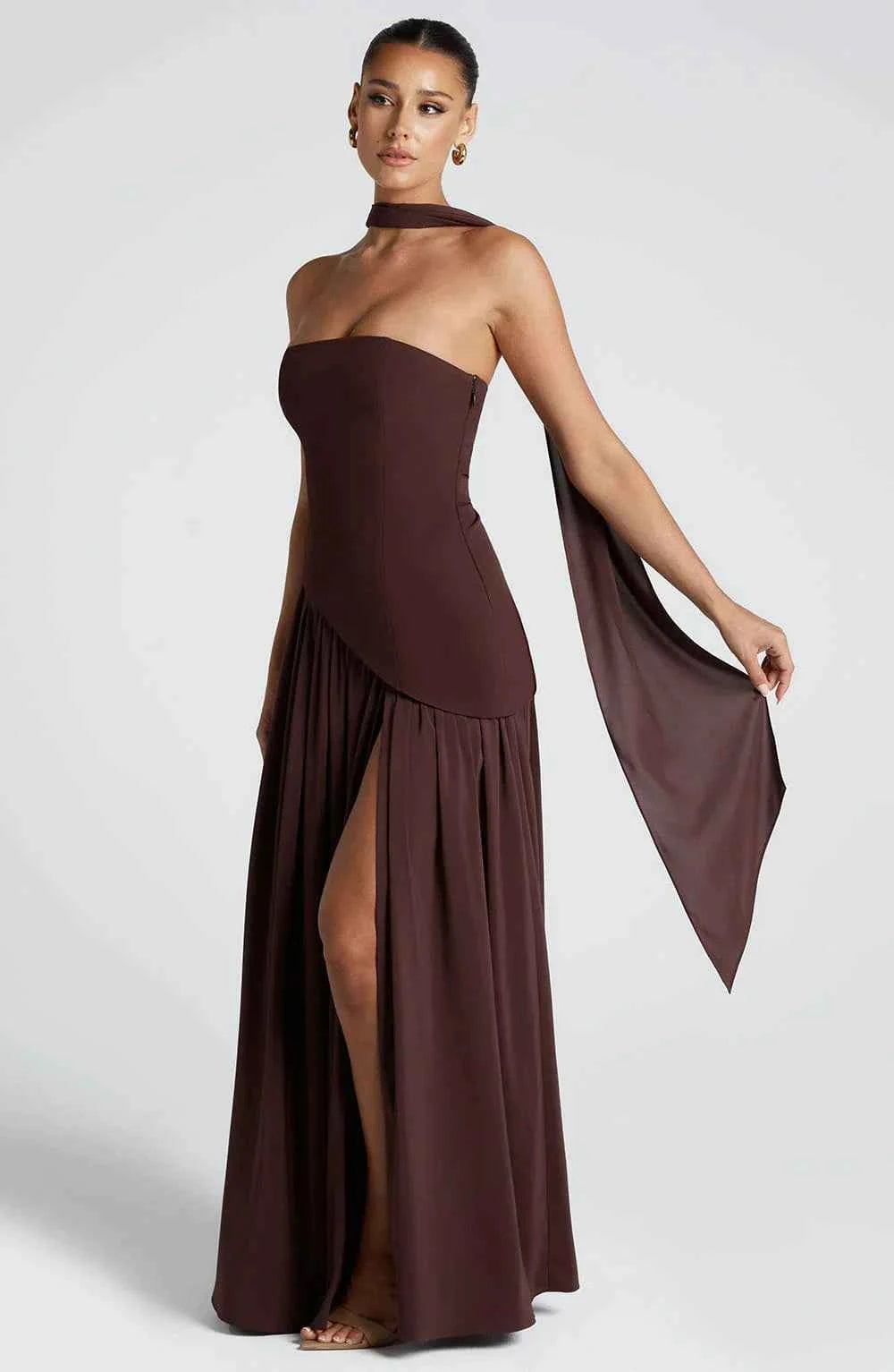 robe-longue-bustier-corset-avec-detail-foulard-et-fente-haute