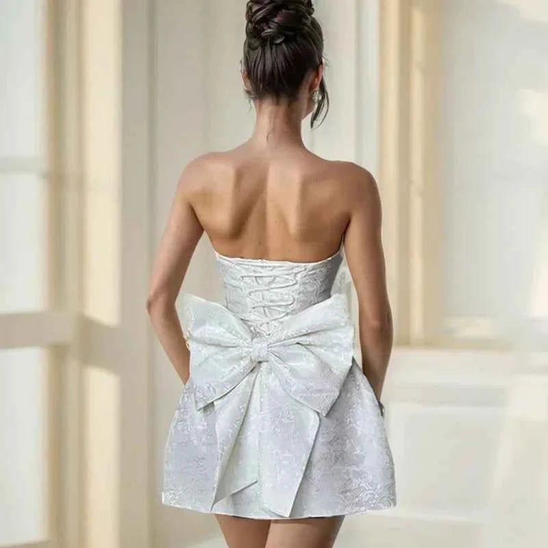 robe-courte-femme-jacquard-sans-bretelles-avec-dos-nu