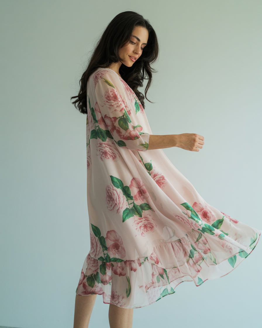 robe-femme-elegante-en-chiffon-rouge-avec-details-petale-ideale-pour-les-ceremonies