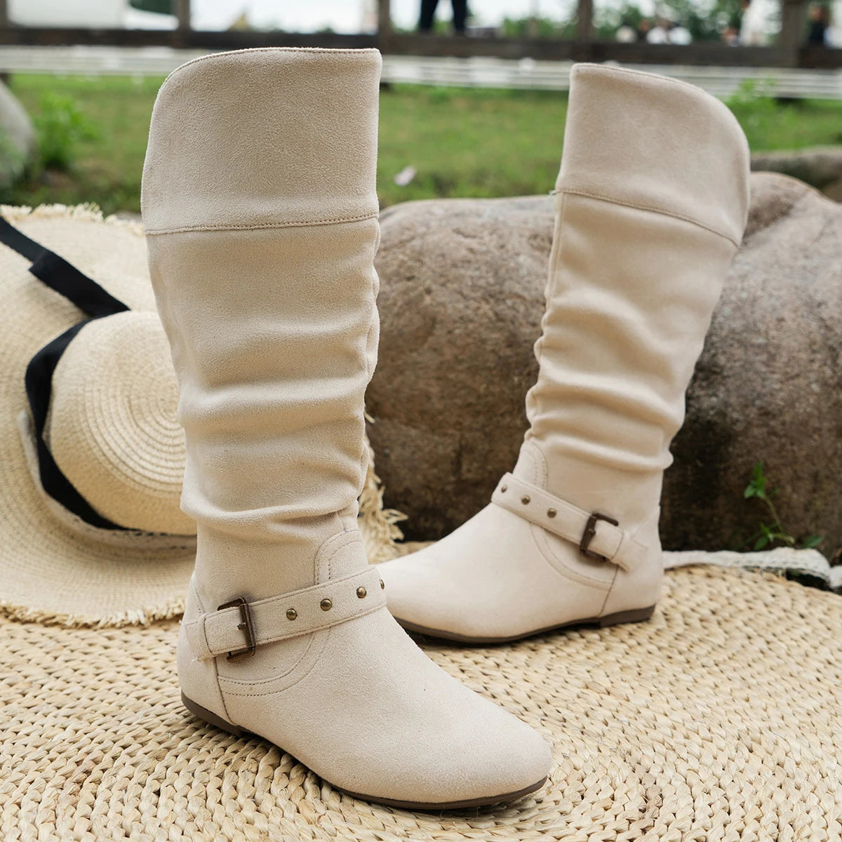 bottines-noires-femme-vintage-a-talons-plats