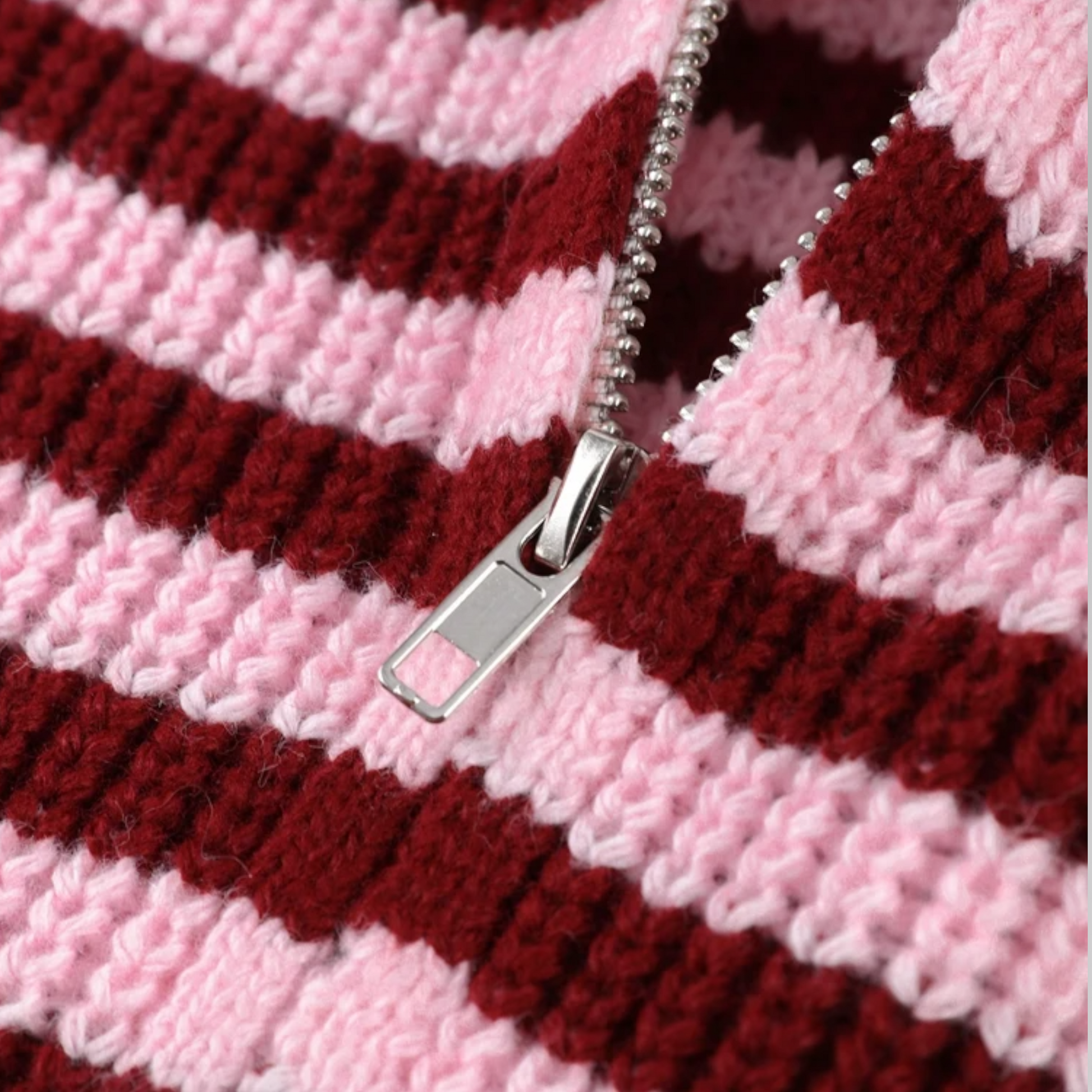 pull-femme-a-rayures-col-roule-chic