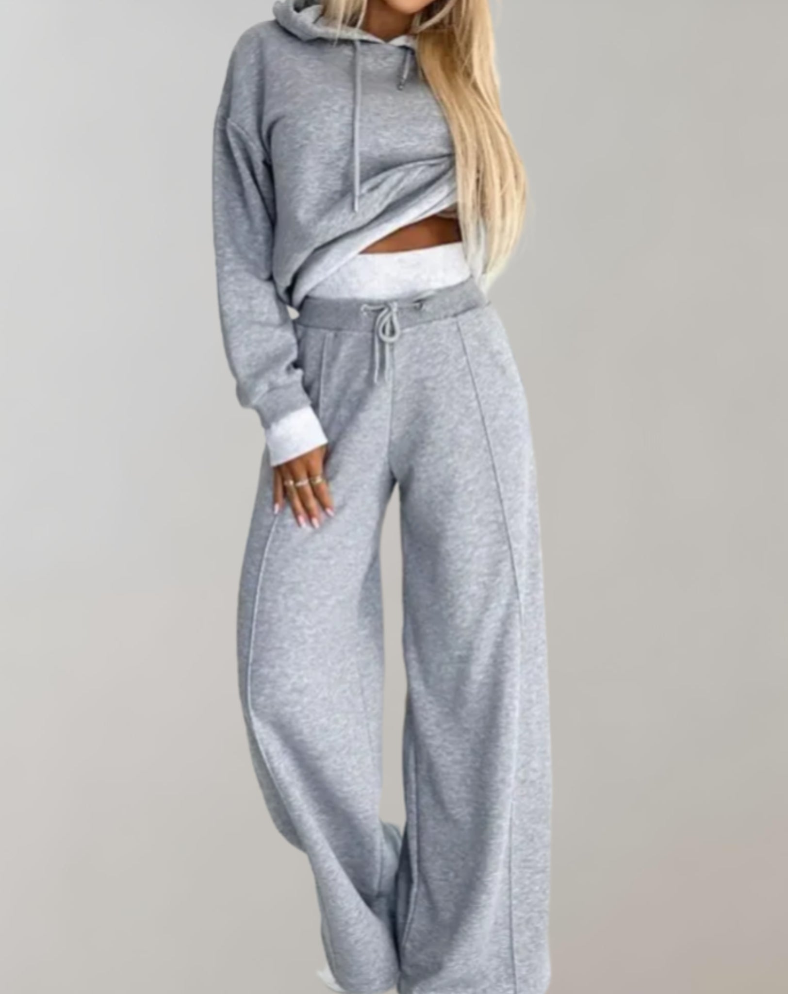 survetement-femme-decontracte-avec-sweat-a-capuche