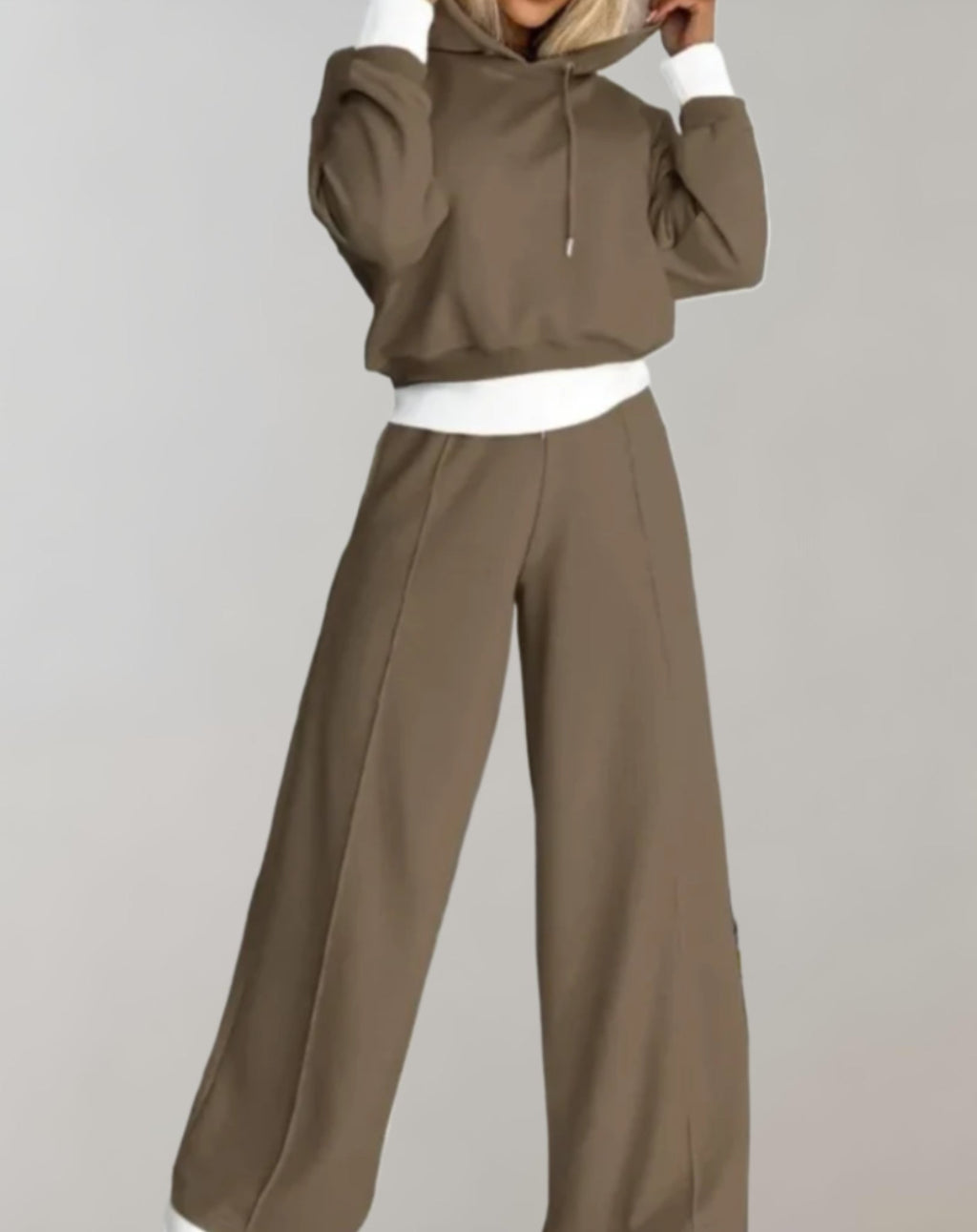 survetement-femme-decontracte-avec-sweat-a-capuche