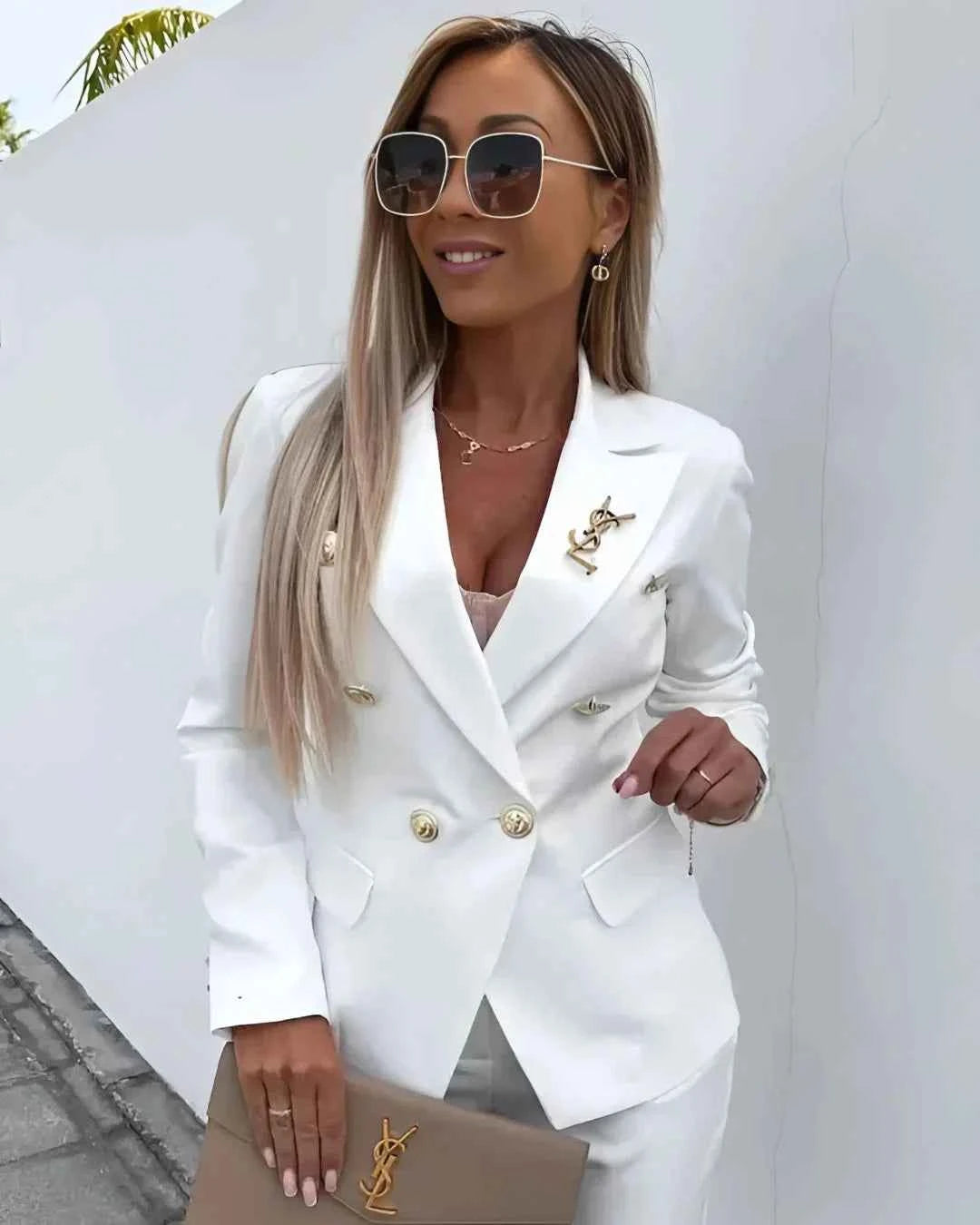 tailored-double-breasted-womens-suit-with-modern-fit