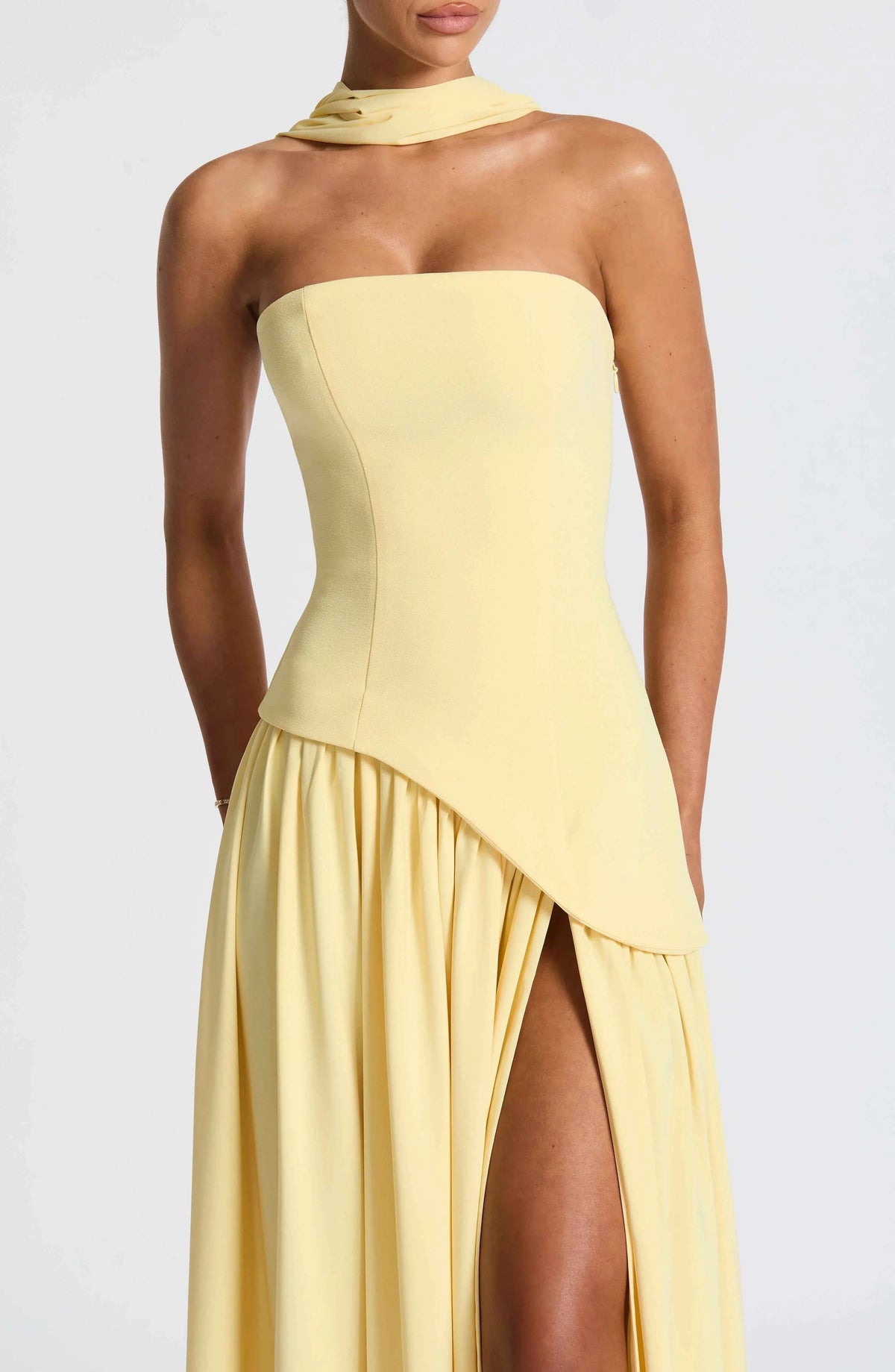Maxi dresses : Robe longue bustier corset avec détail foulard et fente haute dans de Marche Lino